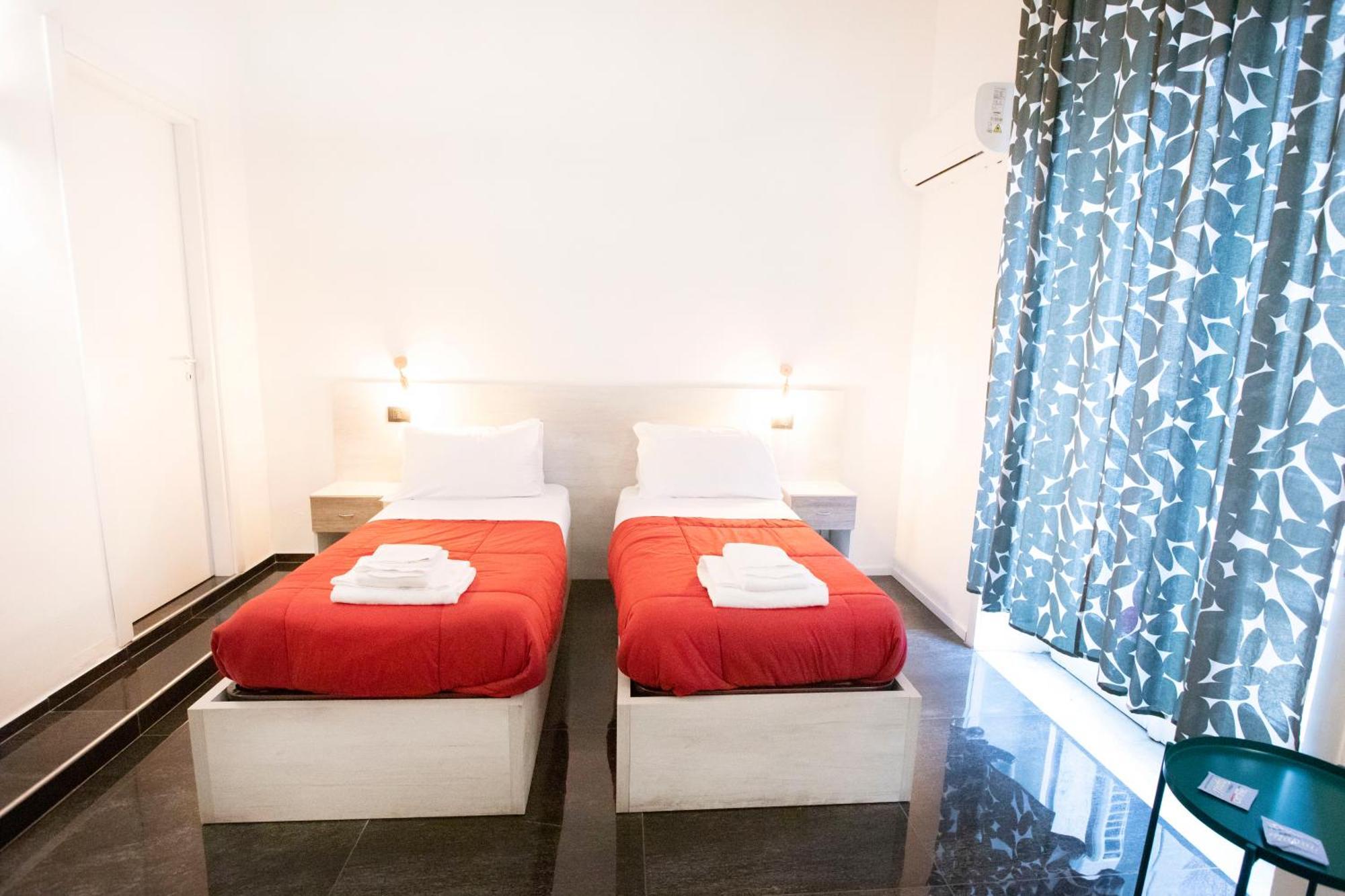 Camera Matrimoniale/Doppia con Letti Singoli con Bagno Privato